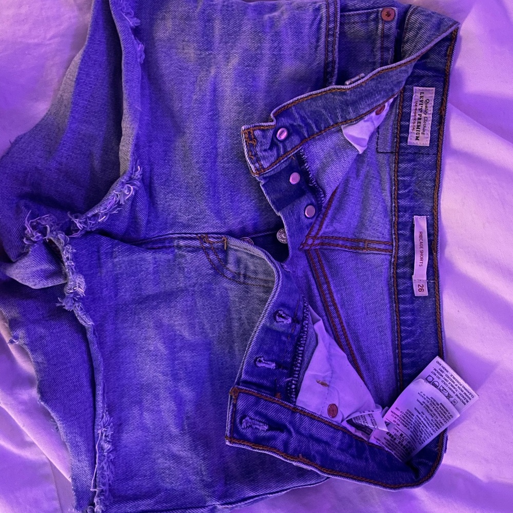 Levi’s Ribcage Shorts Size 26